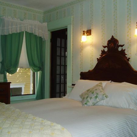 Rosewood Inn Corning Exterior photo