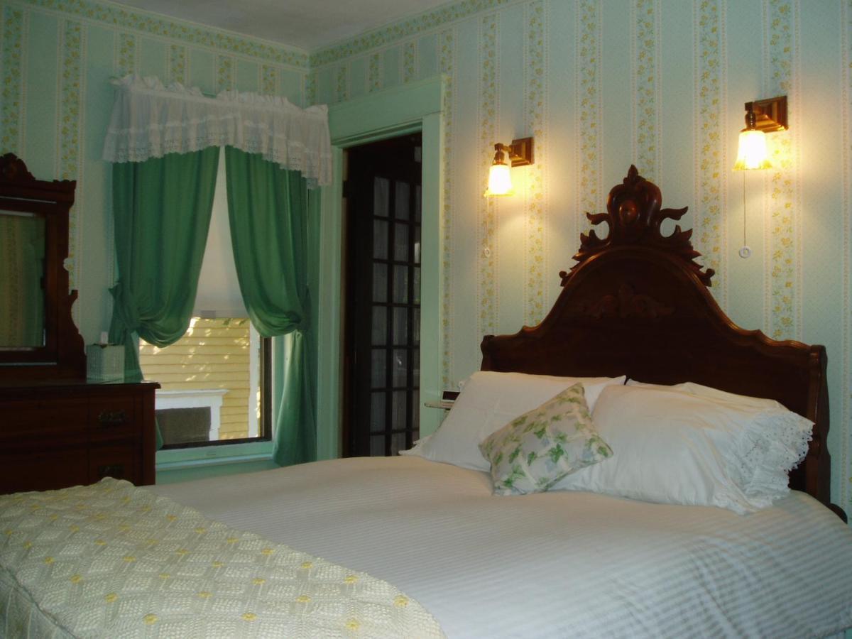 Rosewood Inn Corning Exterior photo